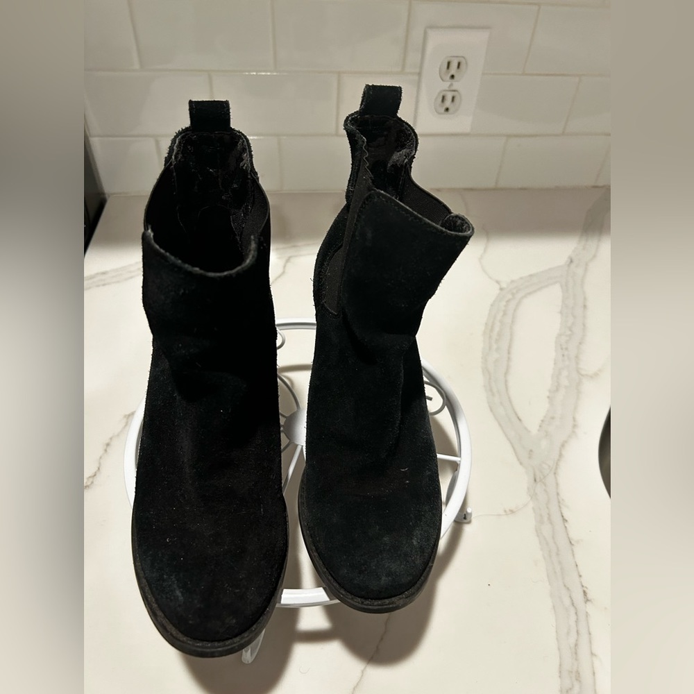 Steve Madden suede boots size 6 1/2
